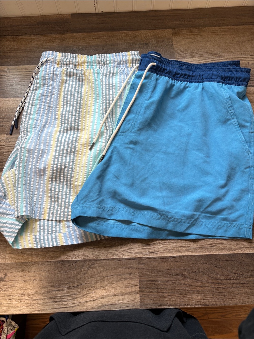 2 Men’s American Eagle swim trunks